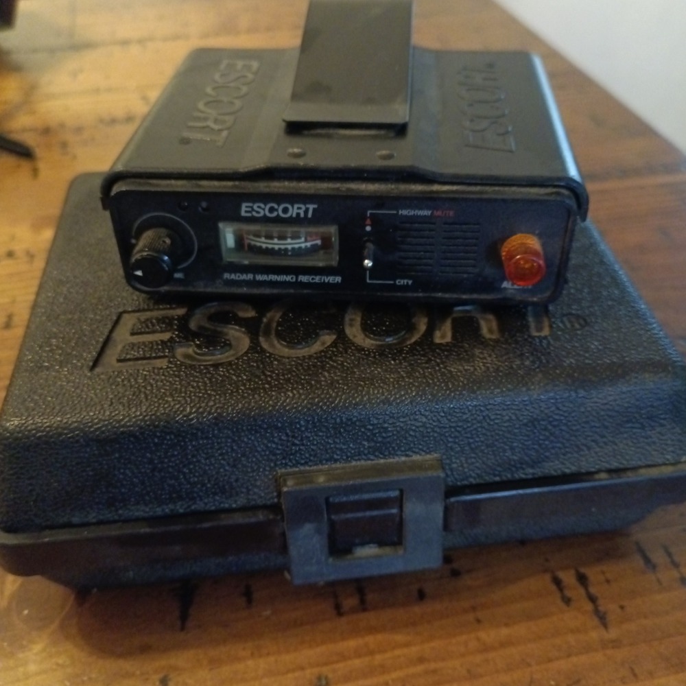 Vintage Escort Cincinnati Microwave Radar Warning Receiver Detector with Case a3